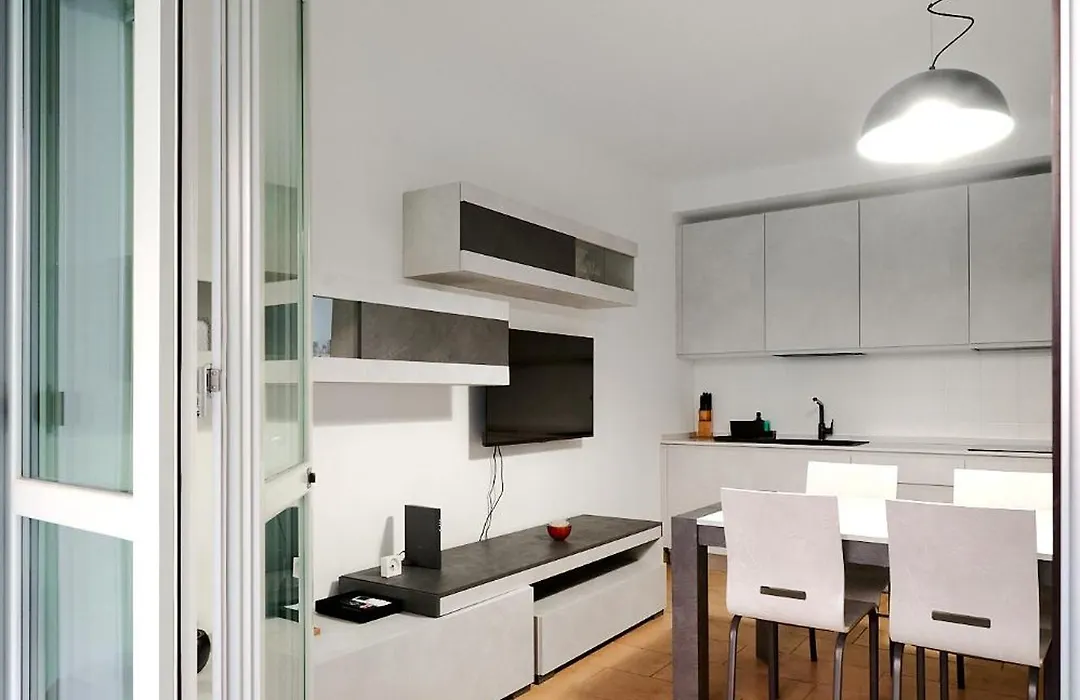 Xenia Apartments - Spacious And Bright New Flat With Garden-1